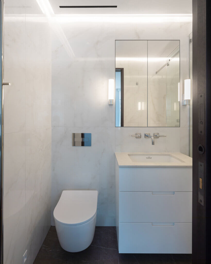 Discreet bathroom extract slot in a luxury lateral apartment overlooking Regent's Park