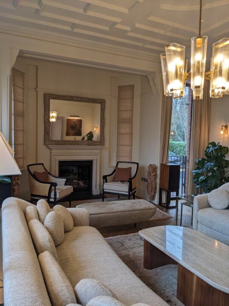 Luxury residential living room in Hampstead